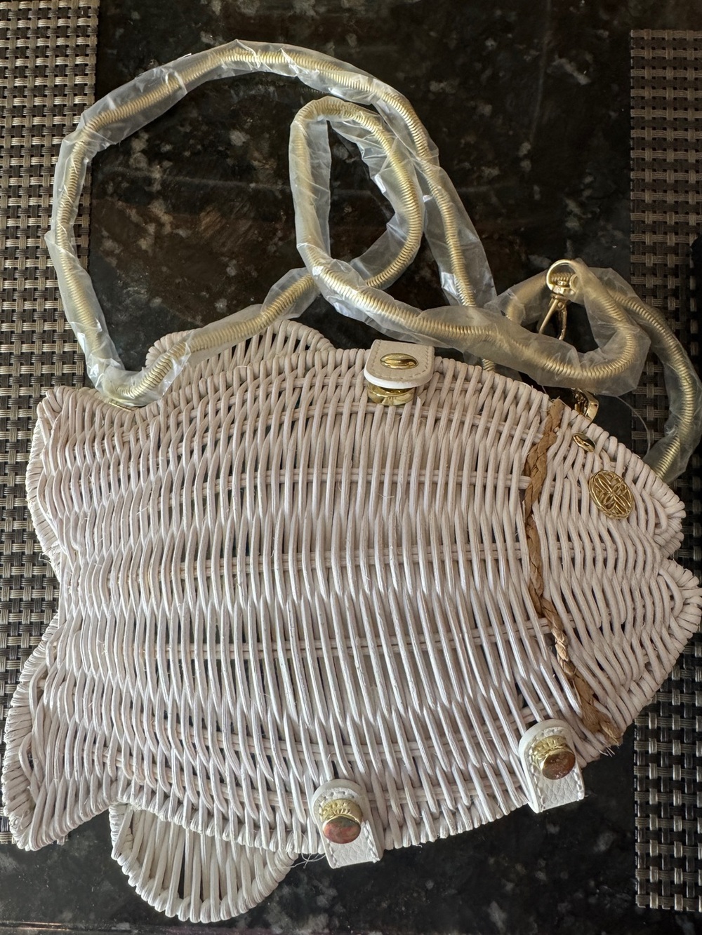 New Lilly Pulitzer Woven Fish Shaped Crossbody Bag purse White wicker gold chain
